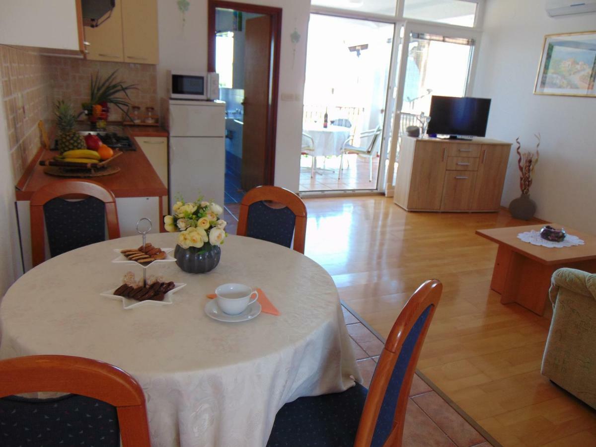 Apartment Mia Malinska Εξωτερικό φωτογραφία
