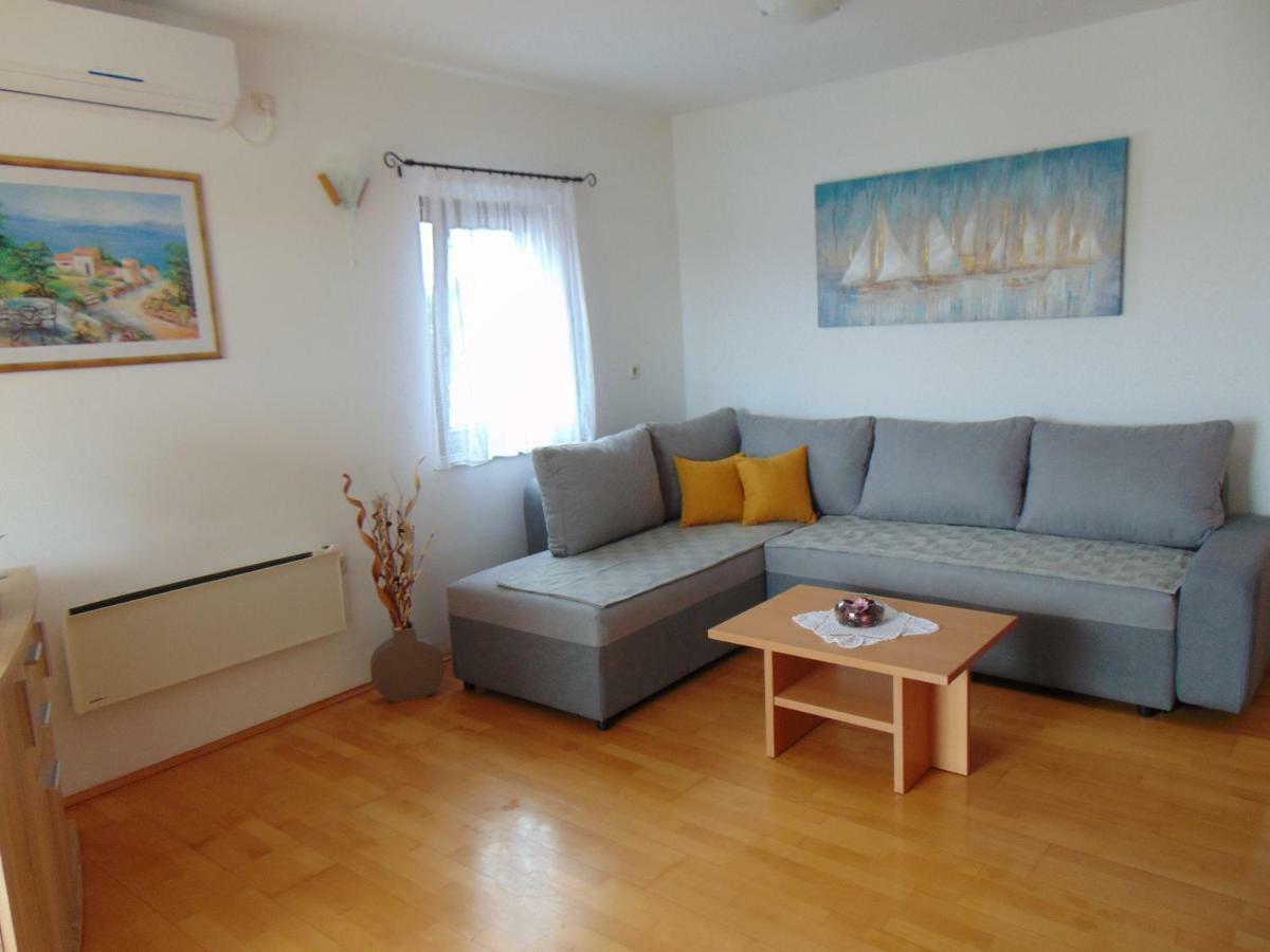 Apartment Mia Malinska Εξωτερικό φωτογραφία