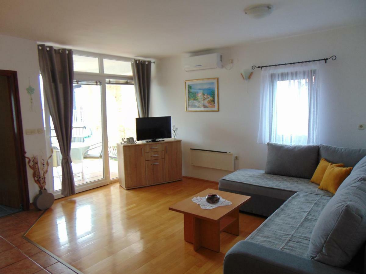 Apartment Mia Malinska Εξωτερικό φωτογραφία